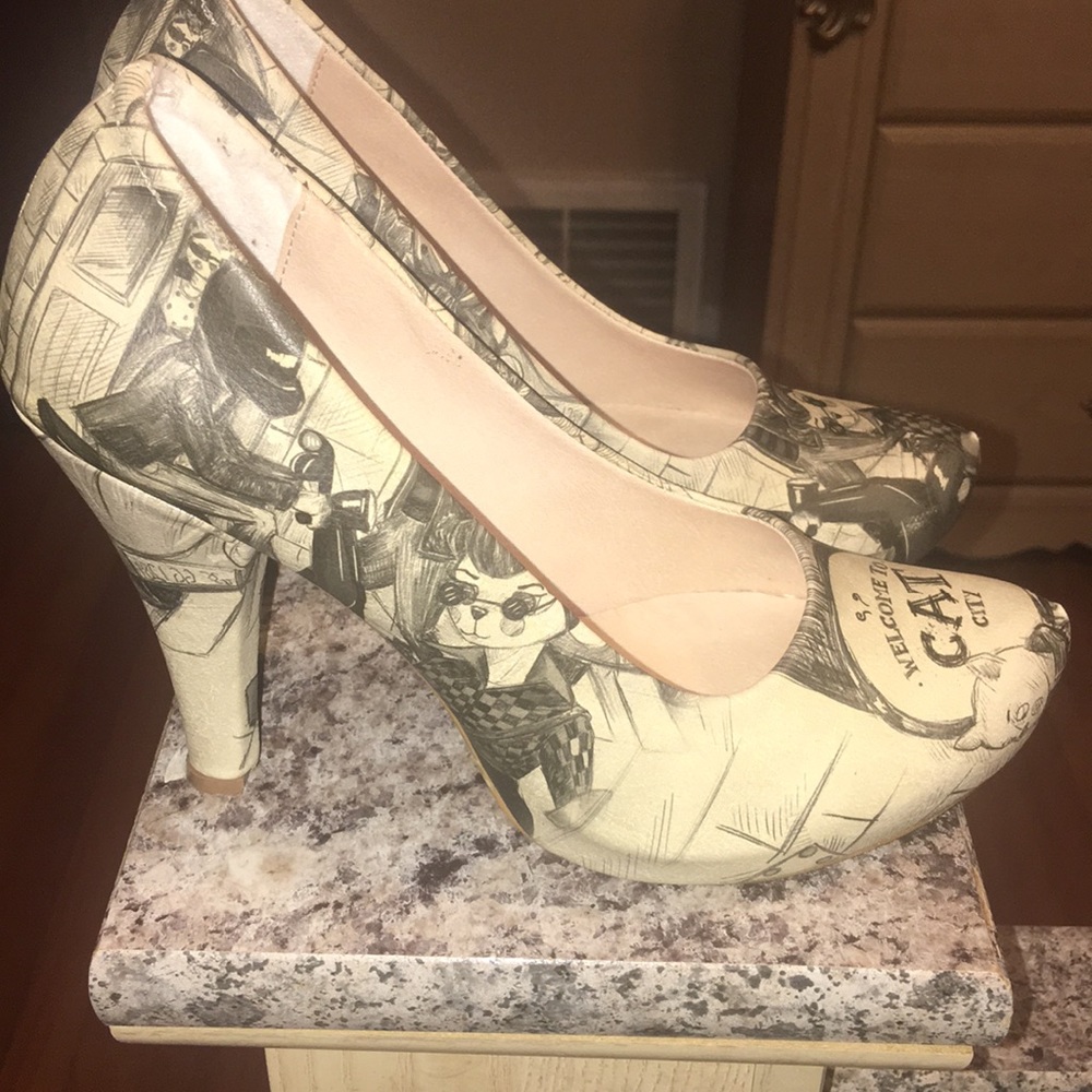 CLASSIC ARTWORK Cat City 🐱 Pumps